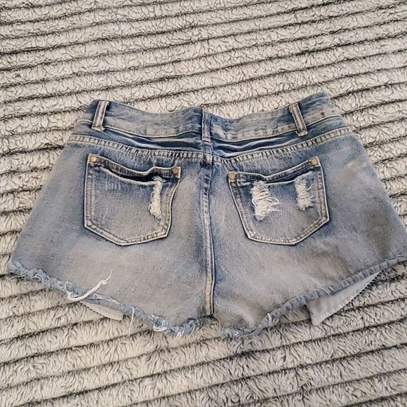Free Culture studded jean shorts size 13 - Picture 5 of 10